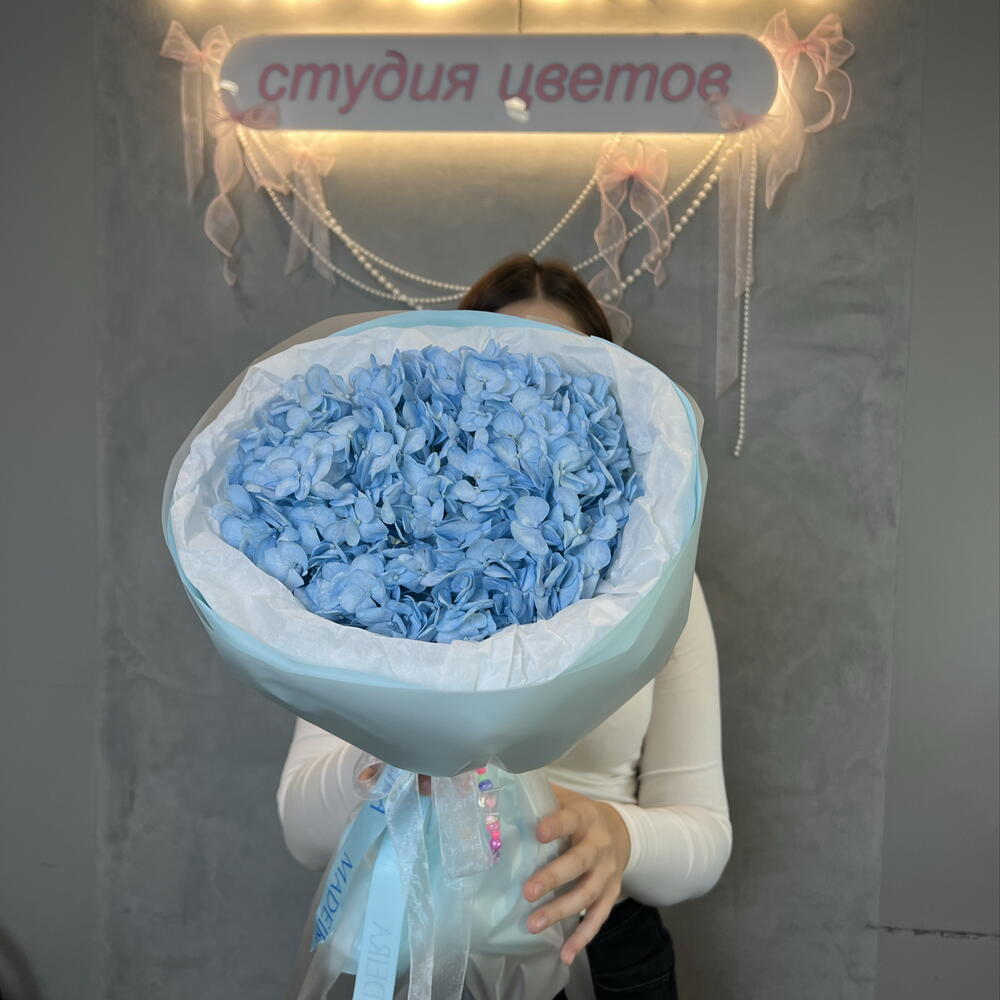 Букет комплимент с гортензией