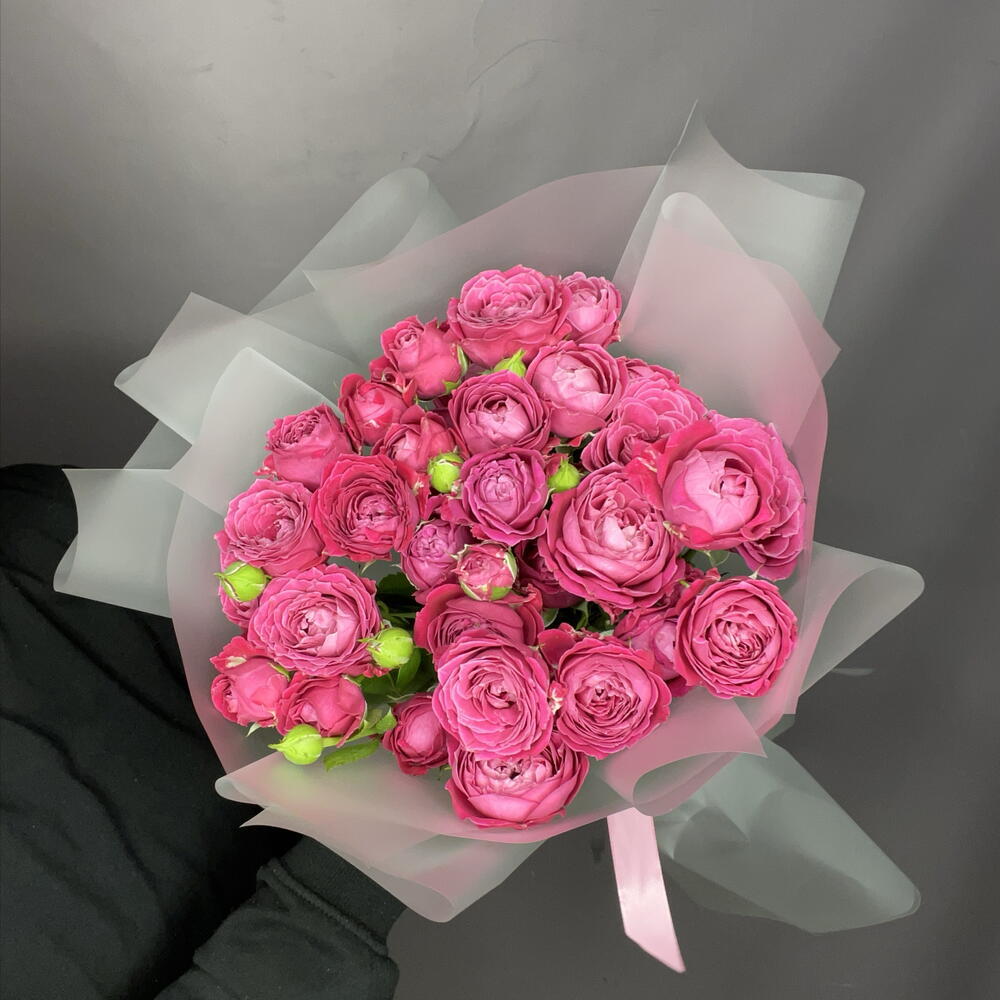 9 малиновых роз