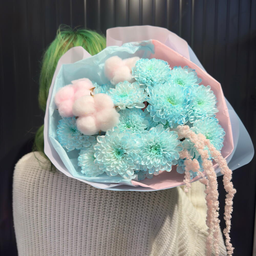 Букет «Бабл Гам» 🩵 Bubble Gum 💕 с голубой хризантемой, розовым хлопком и амарантом