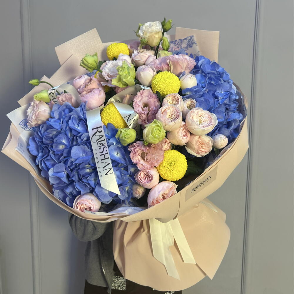 Bright gorgeous bouquet
