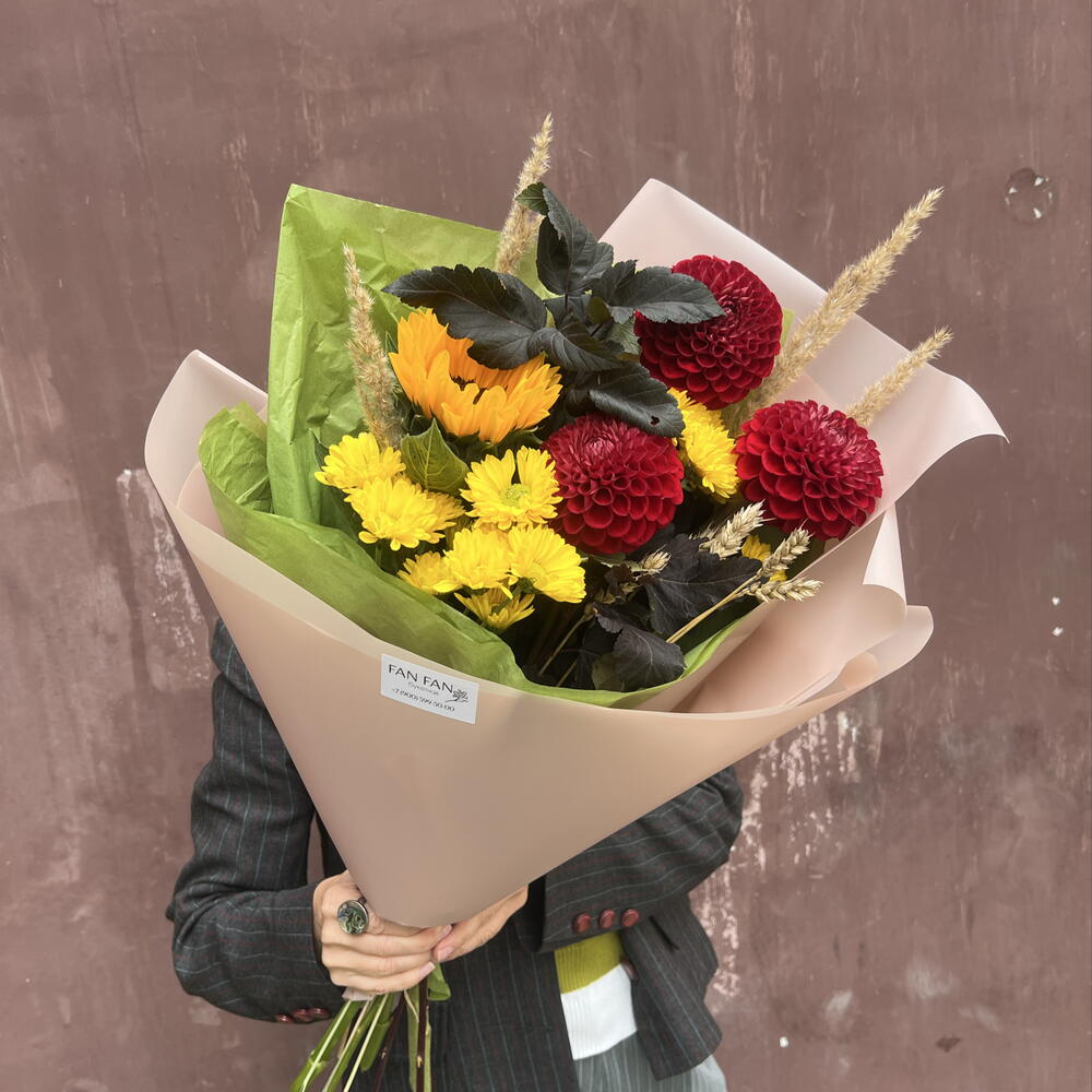 Буке осенний с Георгинами