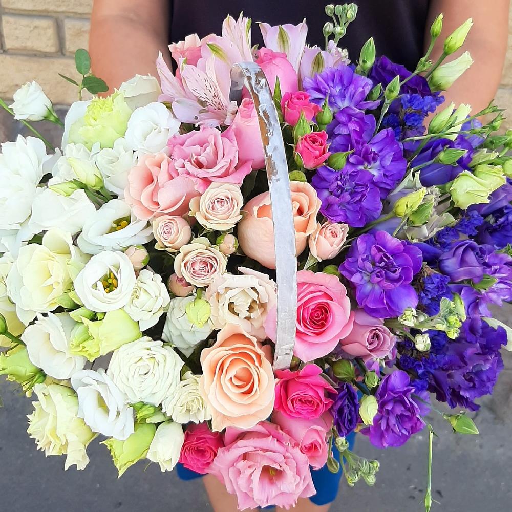 Basket of flowers "Palette"
