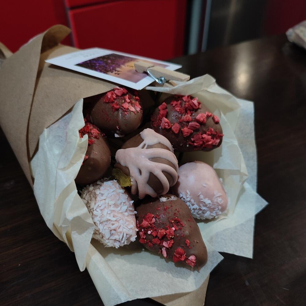 Bouquet of fresh strawberries in German chocolate