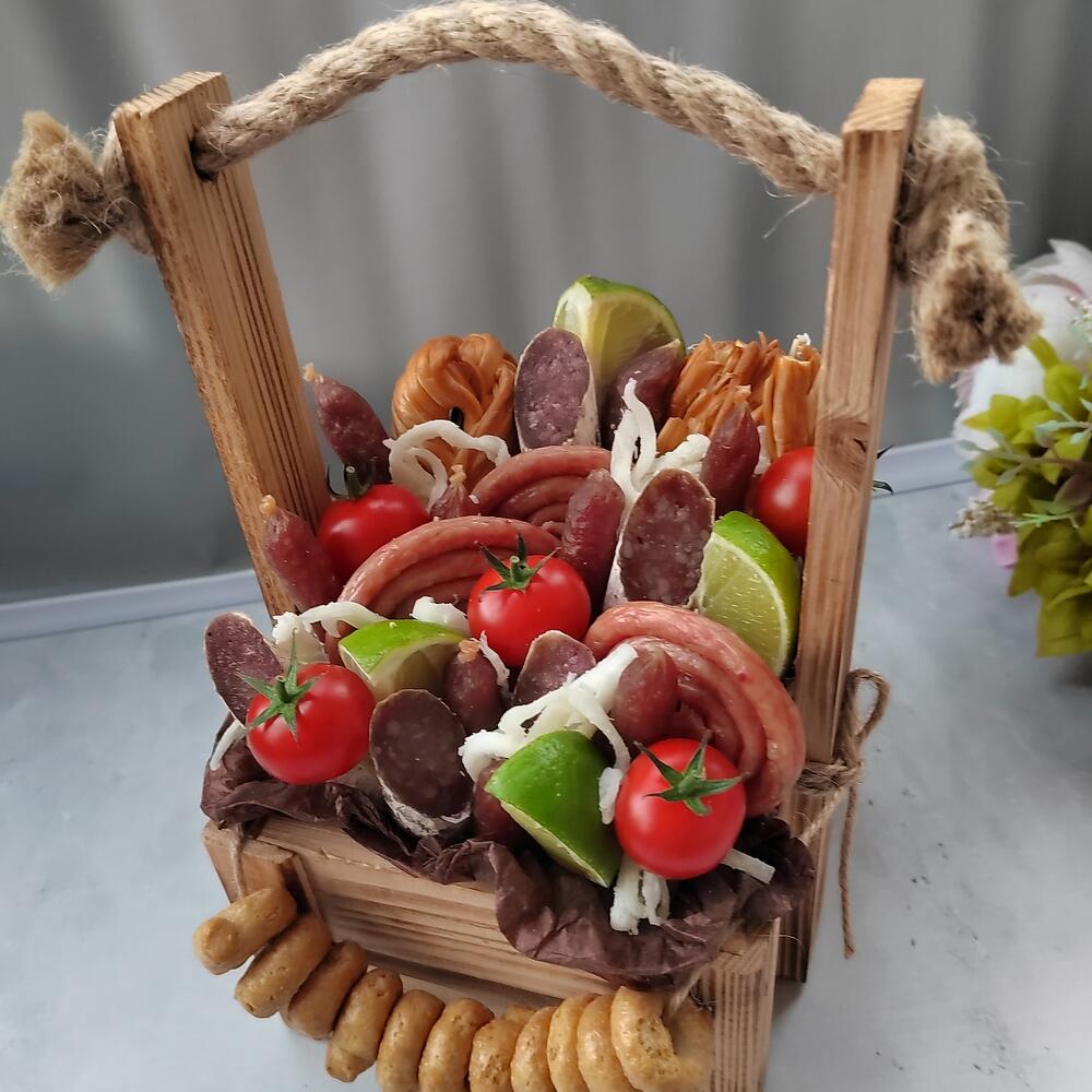 Ящик мясной с сушками к празднику