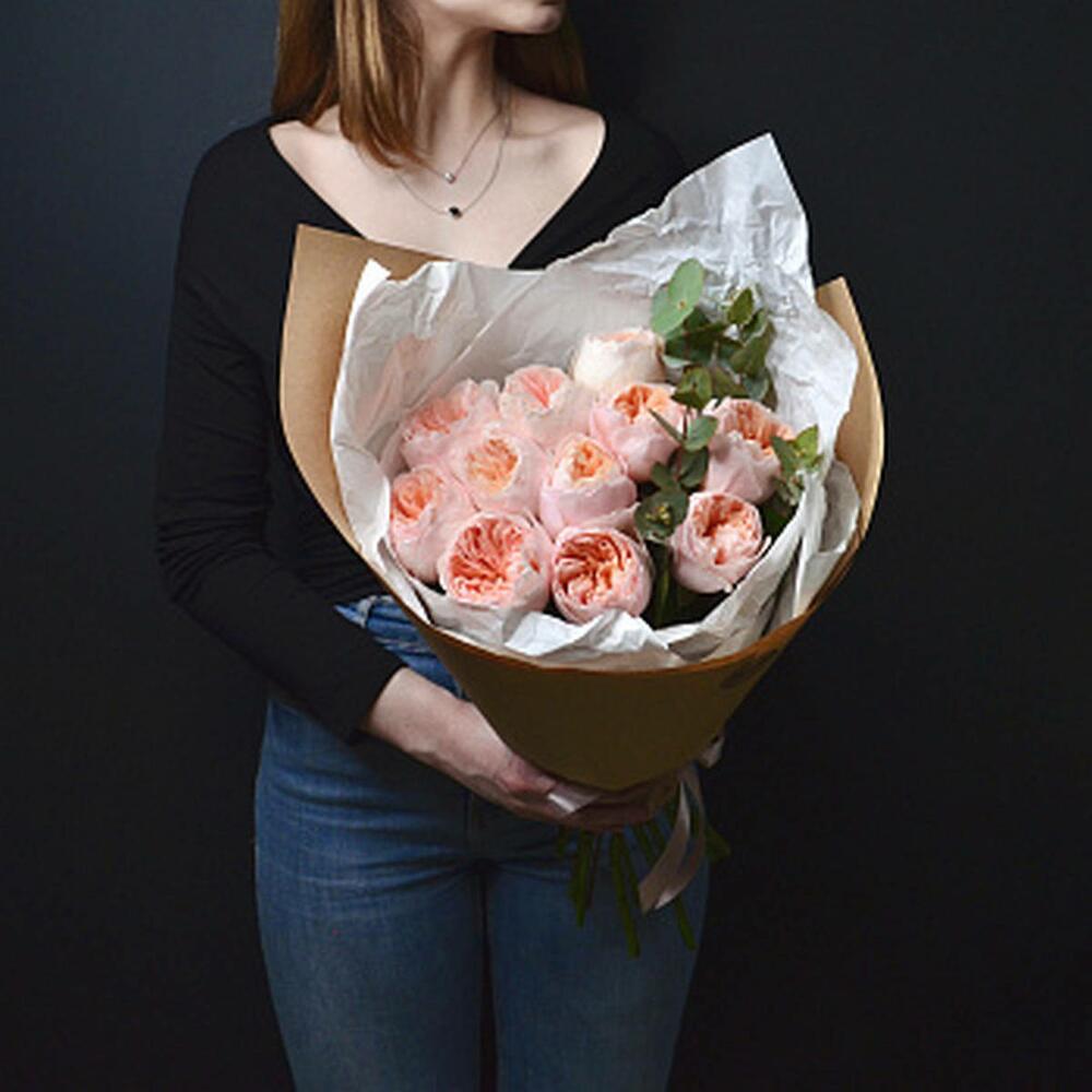 Букет пионовидных роз Juliet и эвкалипта М