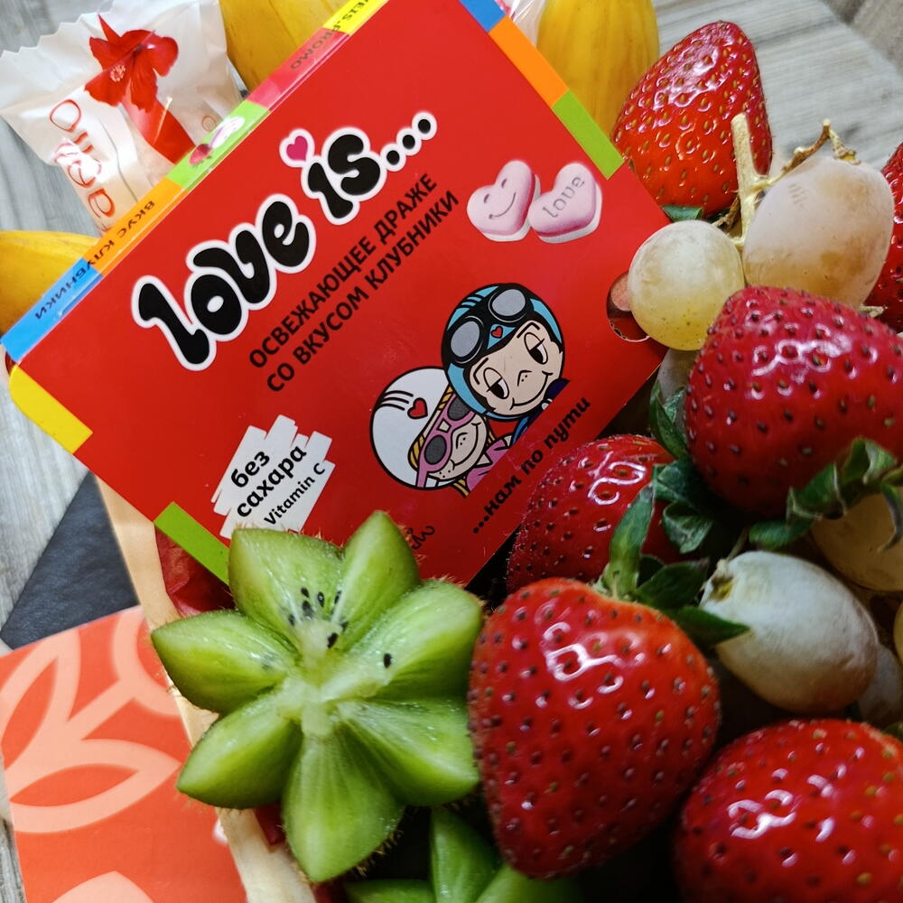 Сердце с фруктами️ Love is