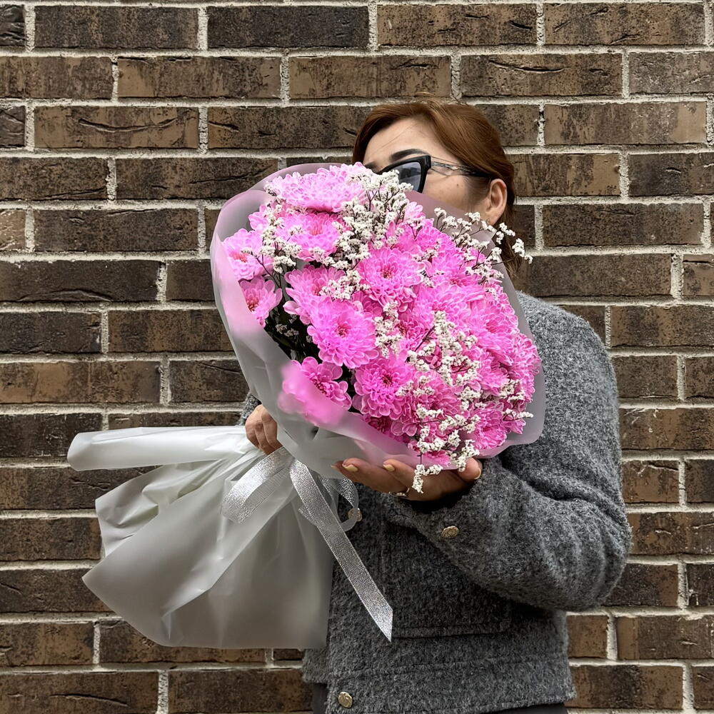 Long-lasting bouquet "Luiza" with chrysanthemums