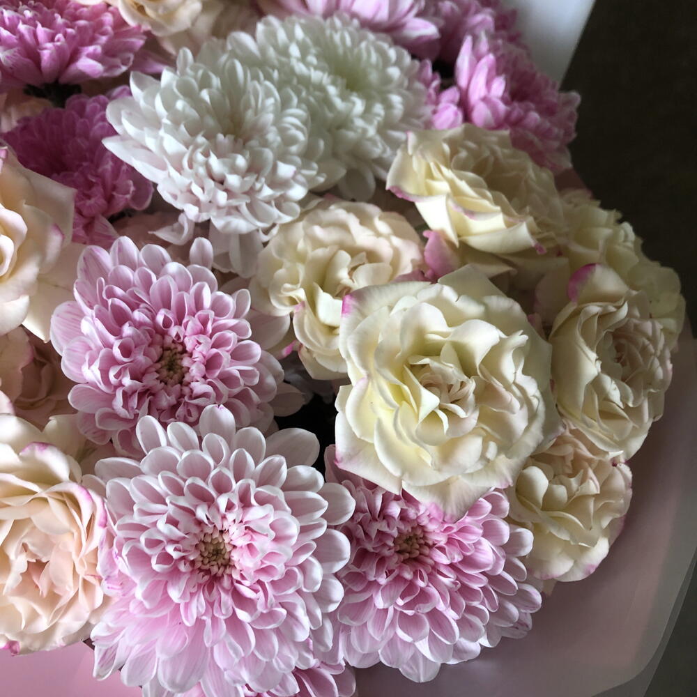 Букет 💐 🌹🔥😍из кустовых роз и Хризантем