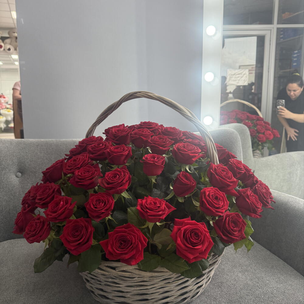 Шикарная корзина с розами 😍😍😍