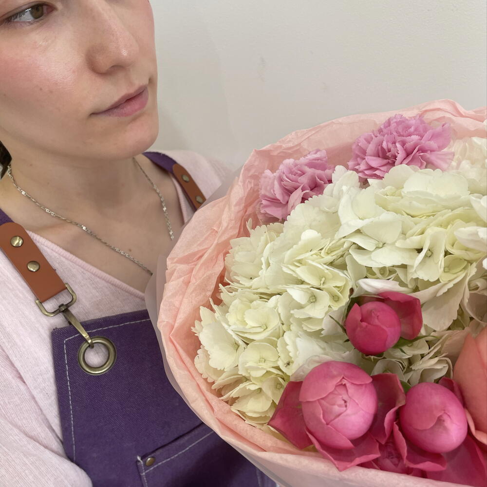 Букет с гортензией «Ягодная нежность»