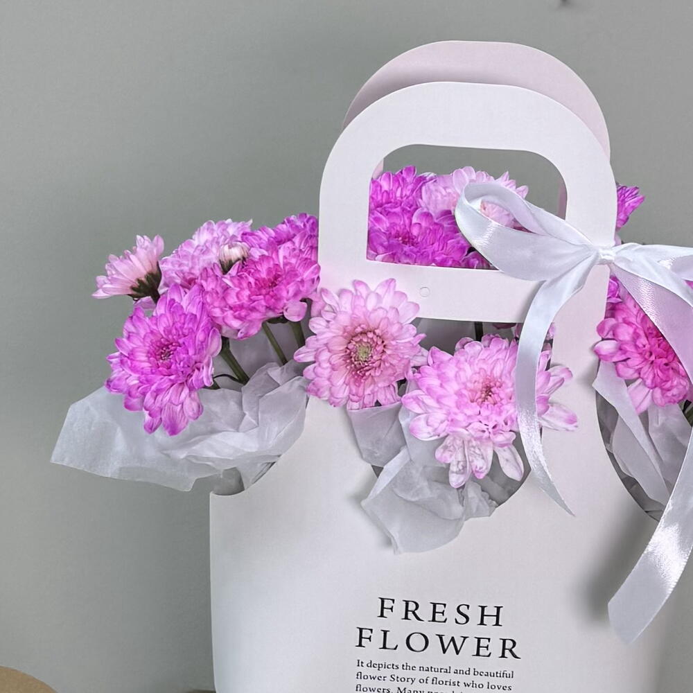 Handbag with pink chrysanthemums