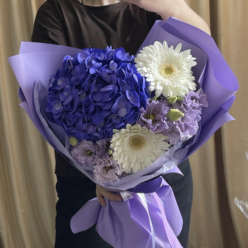 Букет комплимент из сиреневой гортензией,  эустомой и герберами💜