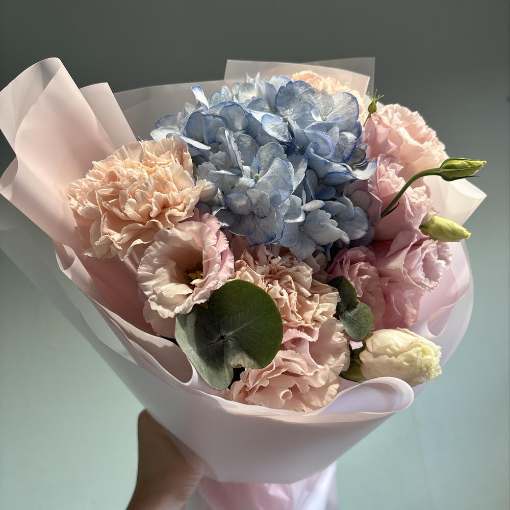 Букет комплимент из гортензии, эустомы и диантуса💕💐