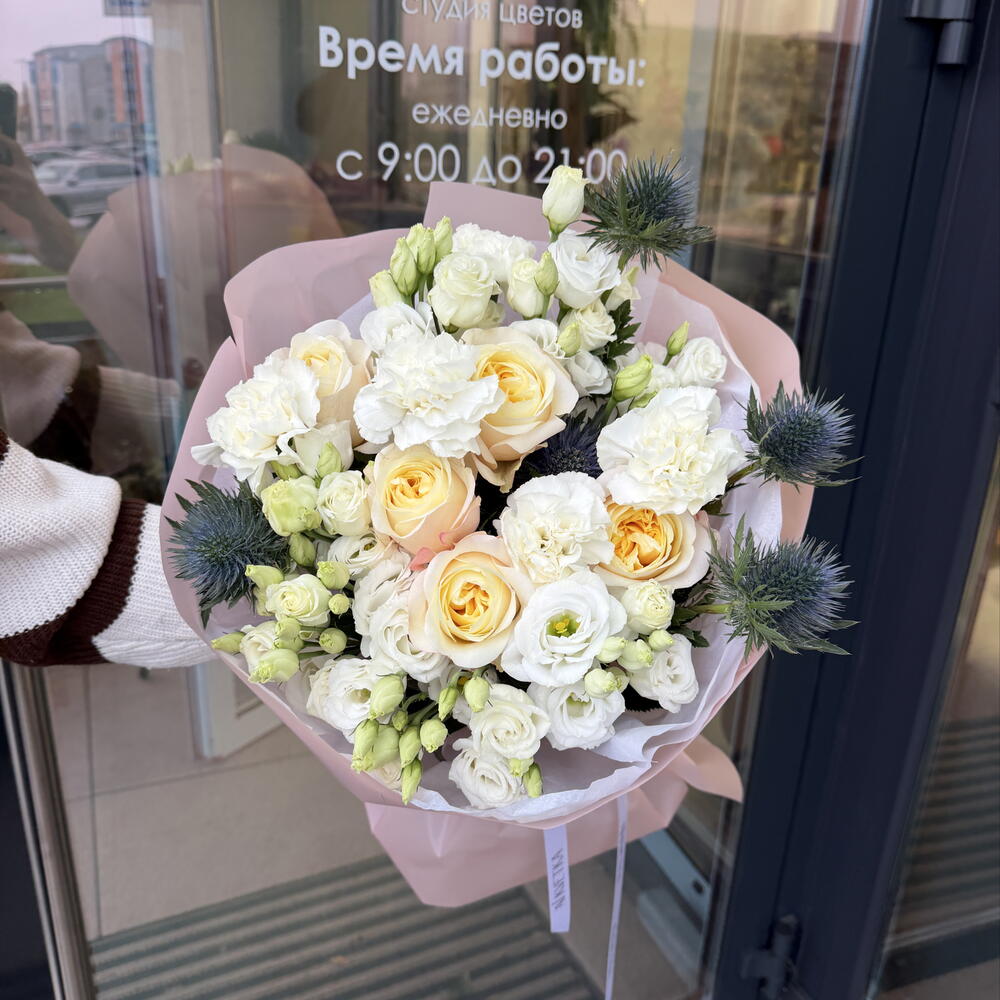 Шикарный букет с пионовидной розой