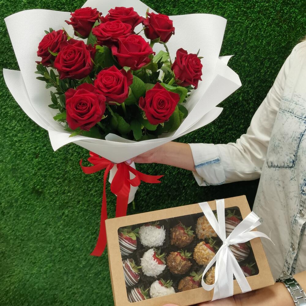 Подарочный комбо 🎁 розы тепличная +бокс из клубники в шоколаде 🍓