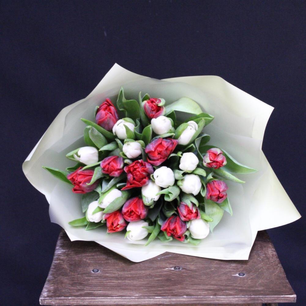 Mono bouquet 61 из 25 Тюльпанов сортов royal virgin и red princess