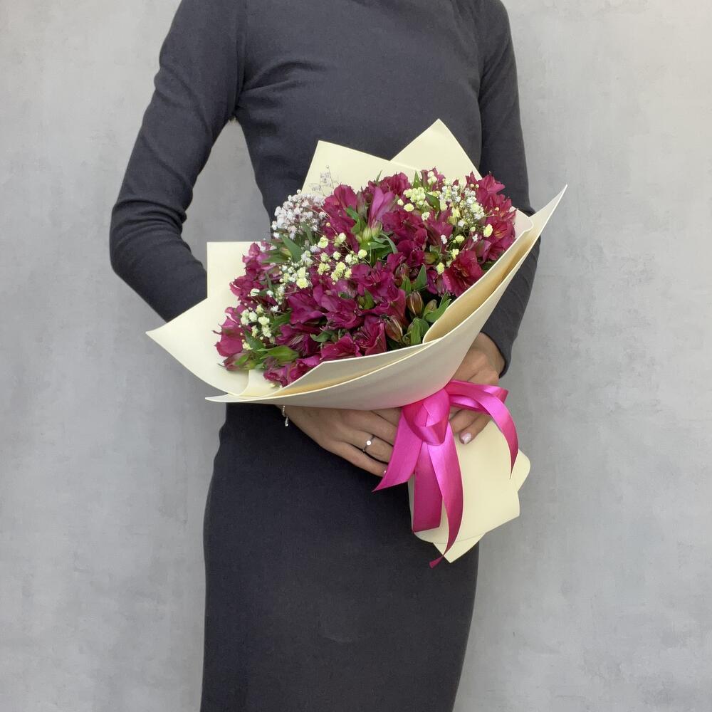 Мини-букет из альстромерии и гипсофилы