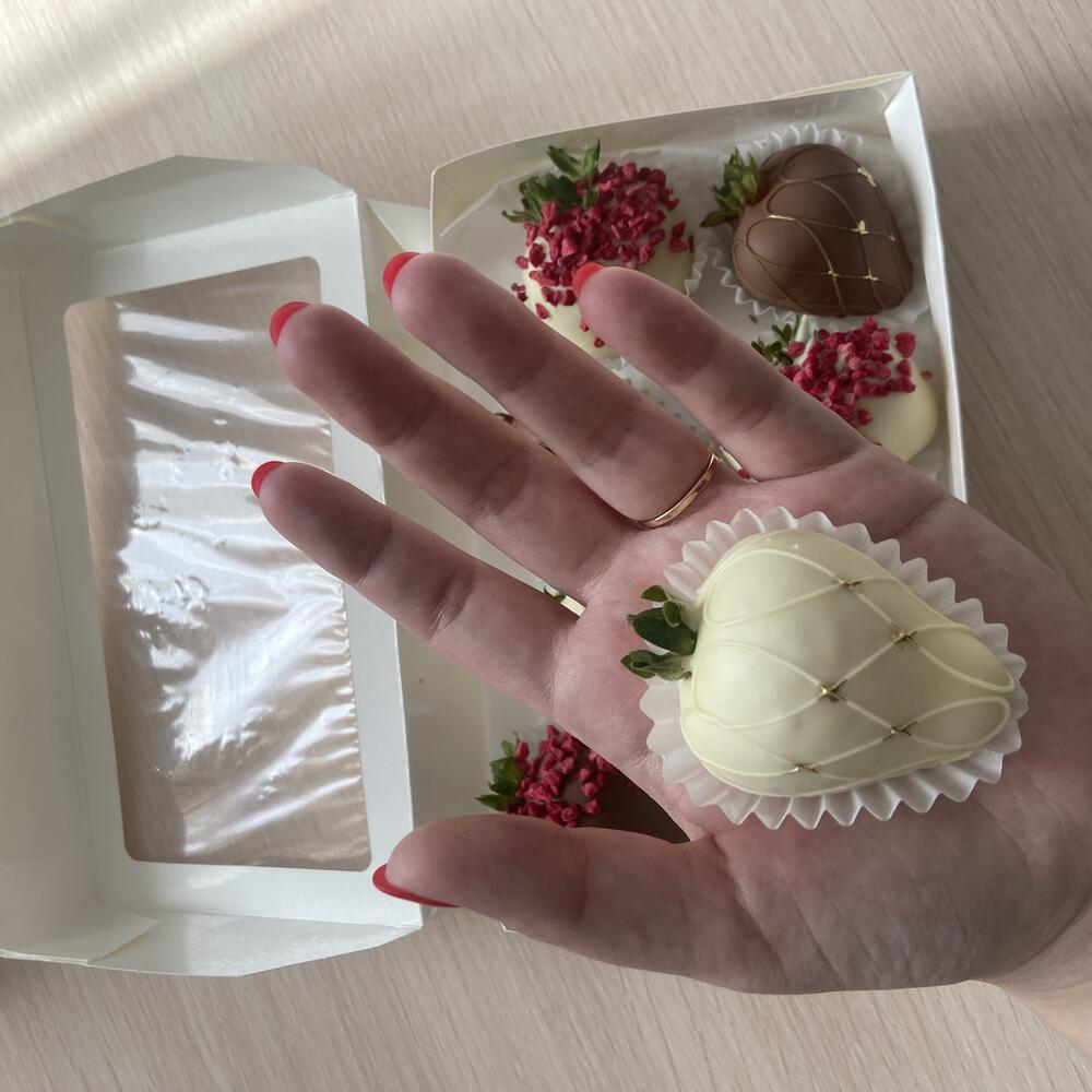 Крупная клубничка в шоколаде