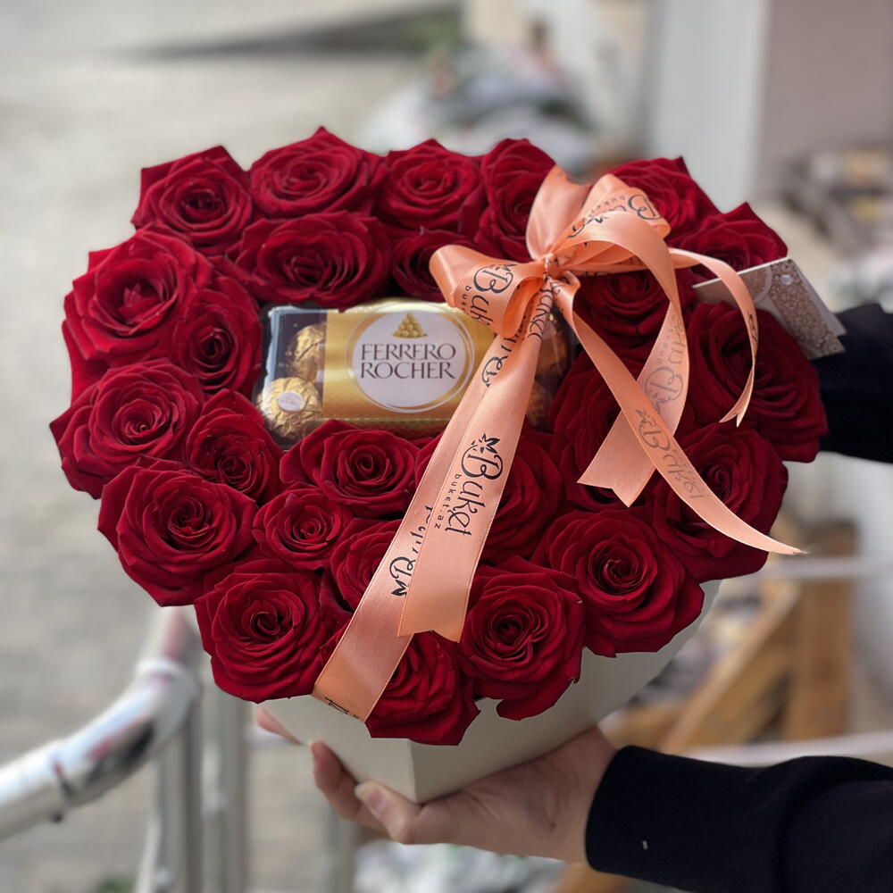 Flowers and chocolate box🍫