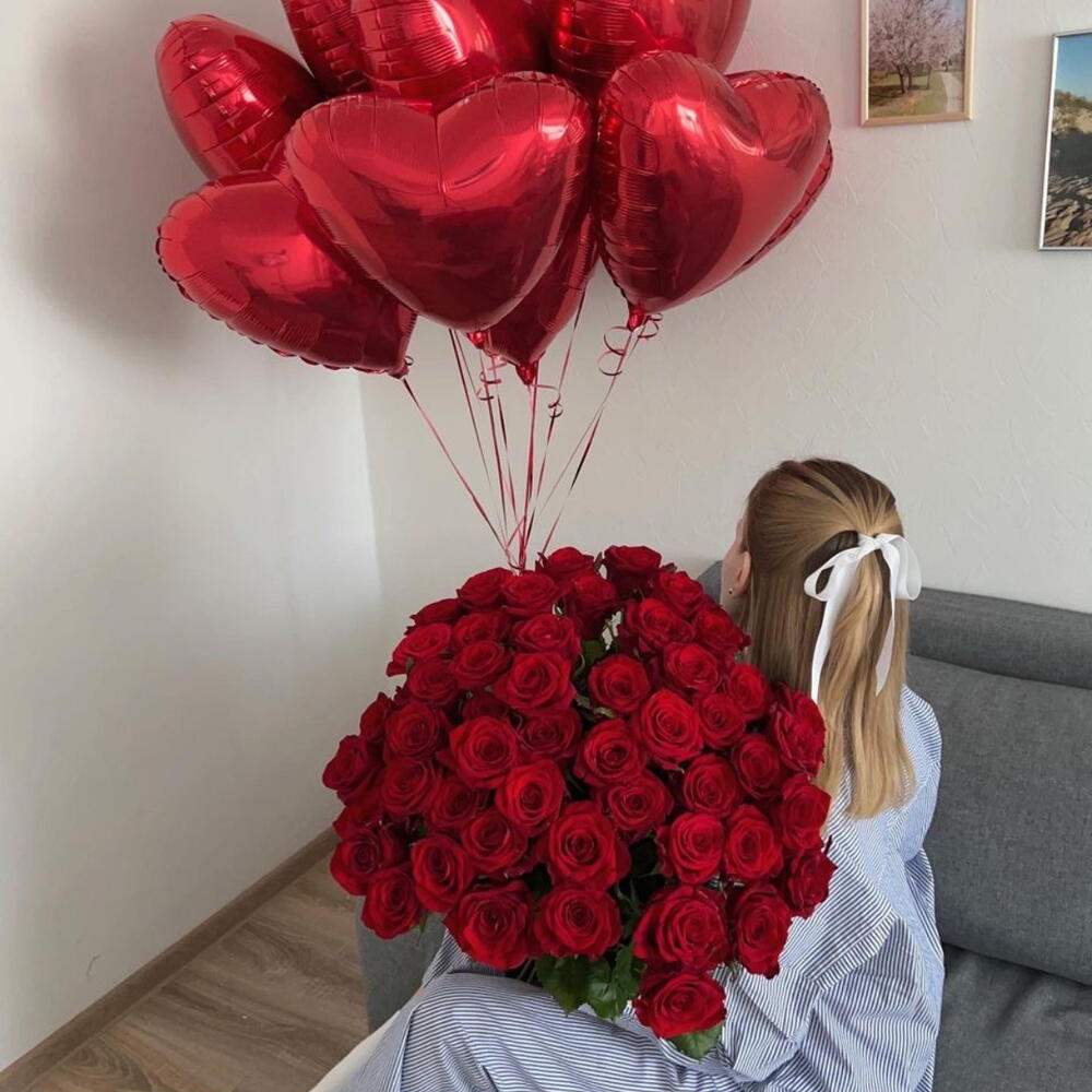 Комбо из 51 красной розы и 9 красных сердец