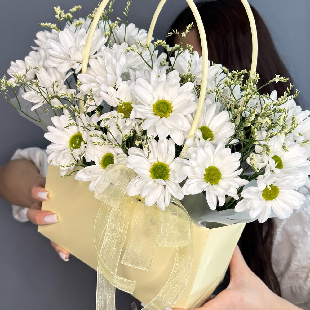 Цветы в коробке с ромашковой🌼 хризантемой Алтай и лимониумом