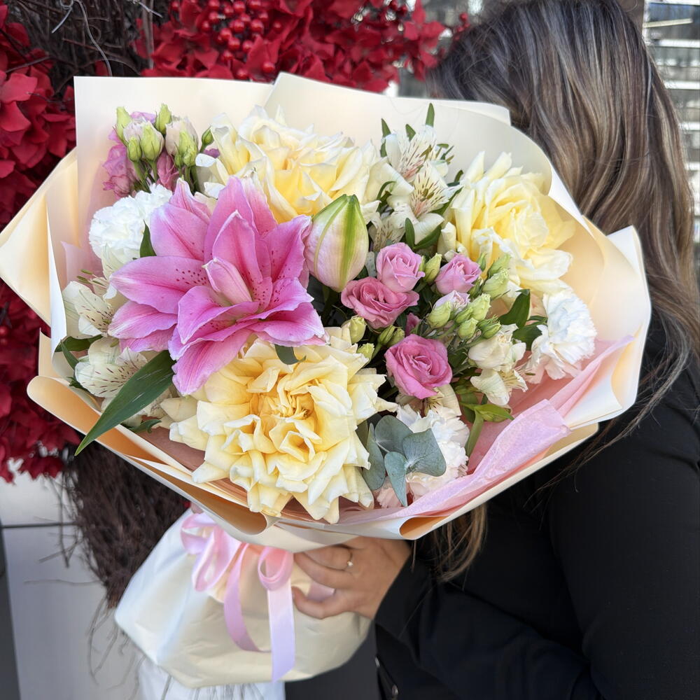 Солнечные цветы 💐 с белой ажурной розой, ароматной лилией, нежной альстромерией 💫