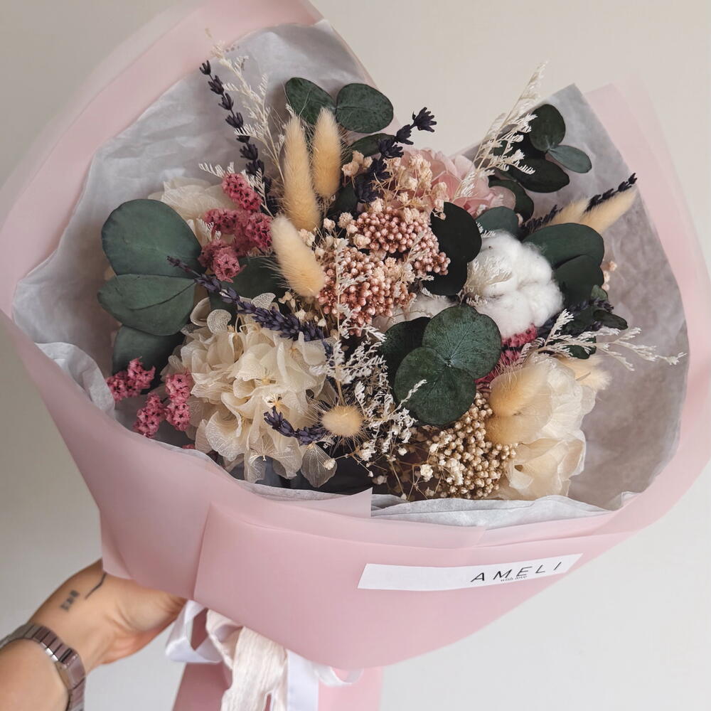 Букет Pink из стабилизированных цветов и сухоцветов
