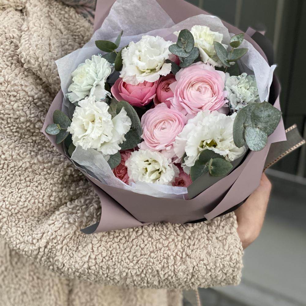 Bouquet of ranunculus, eustoma and peony rose Swan Lake