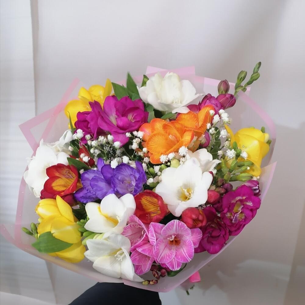 Весенний букет фрезий, Цветы и подарки в Симферополе, купить по цене ...