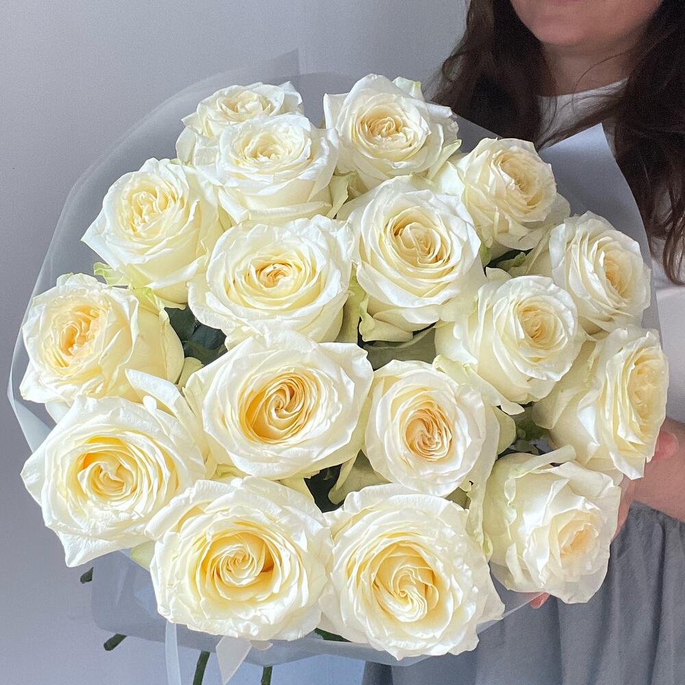 17 пионовидных роз💐