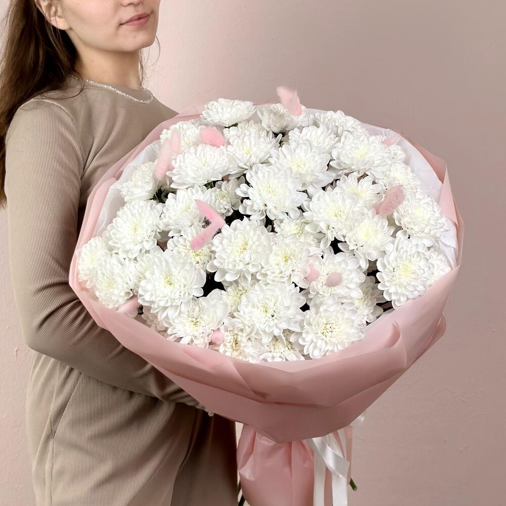 Нежный букет из 9 кустовых хризантем белого цвета