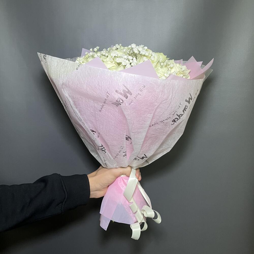 Букет розы с гипсофилой