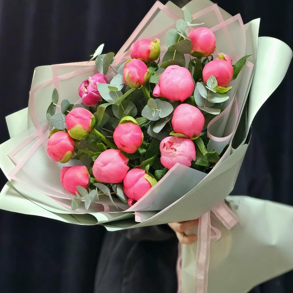 17 коралловых пионов