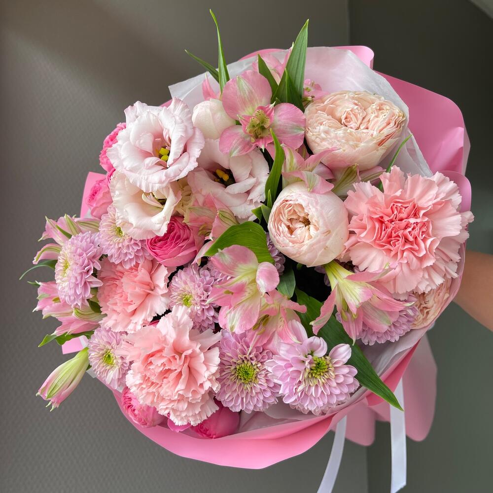 Bouquet pink with peony-shaped roses