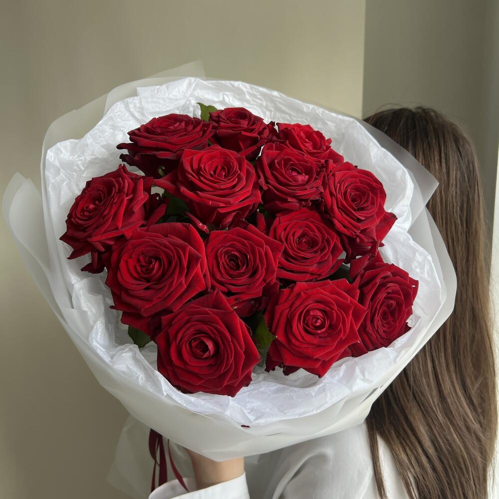 Букет из 13 красных роз