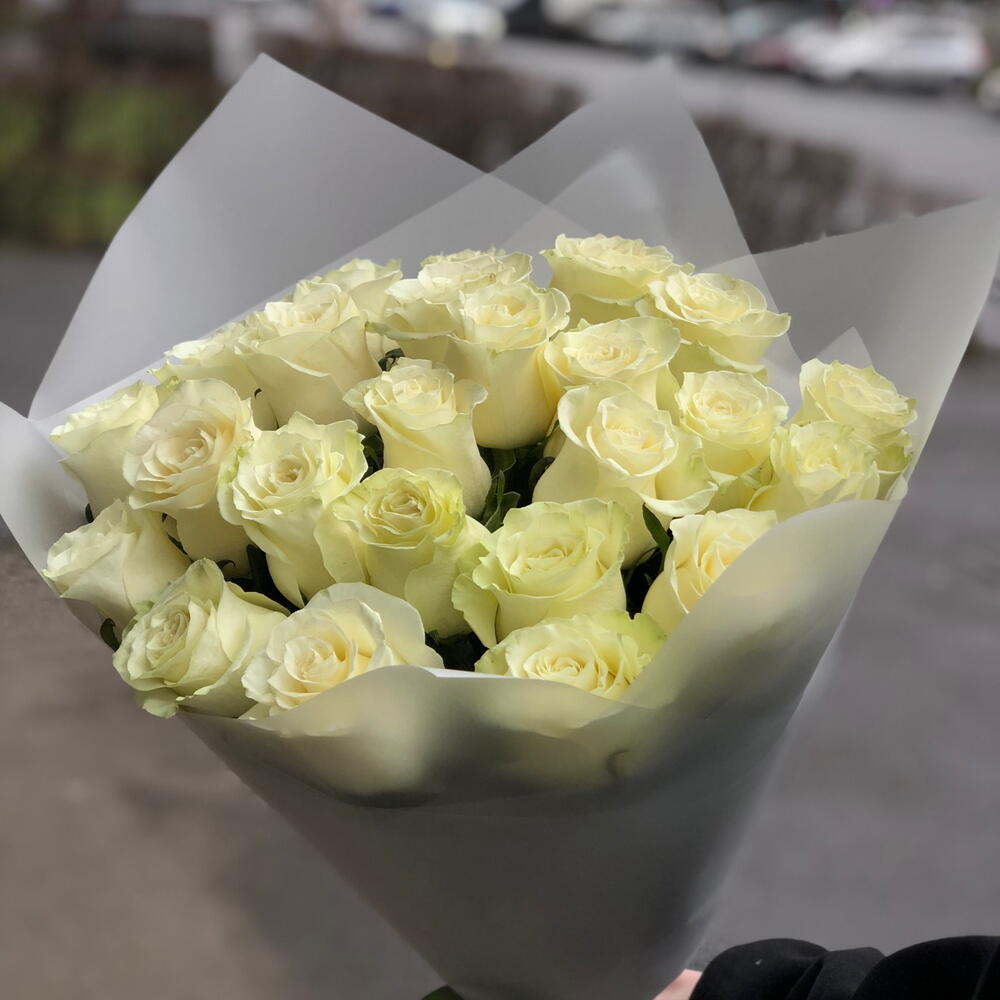 Букет из 25 белых роз