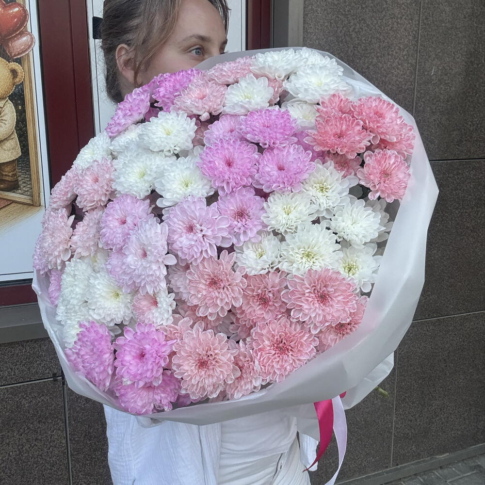 Букет Яркий из разноцветных хризантем в упаковке