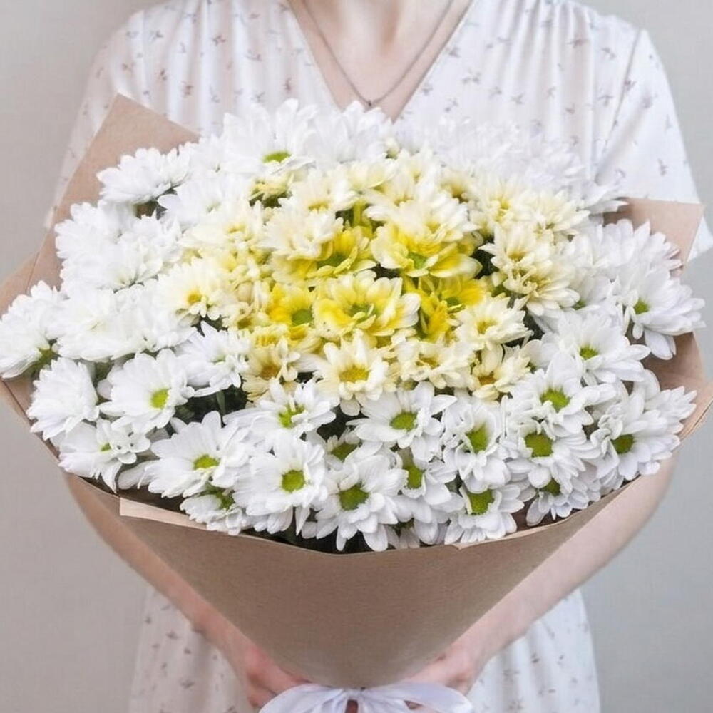 Ромашковый микс 17 штук (10),  букет из ромашковых белых имкремоввх кустовых хризантем в крафтовой упаковке
