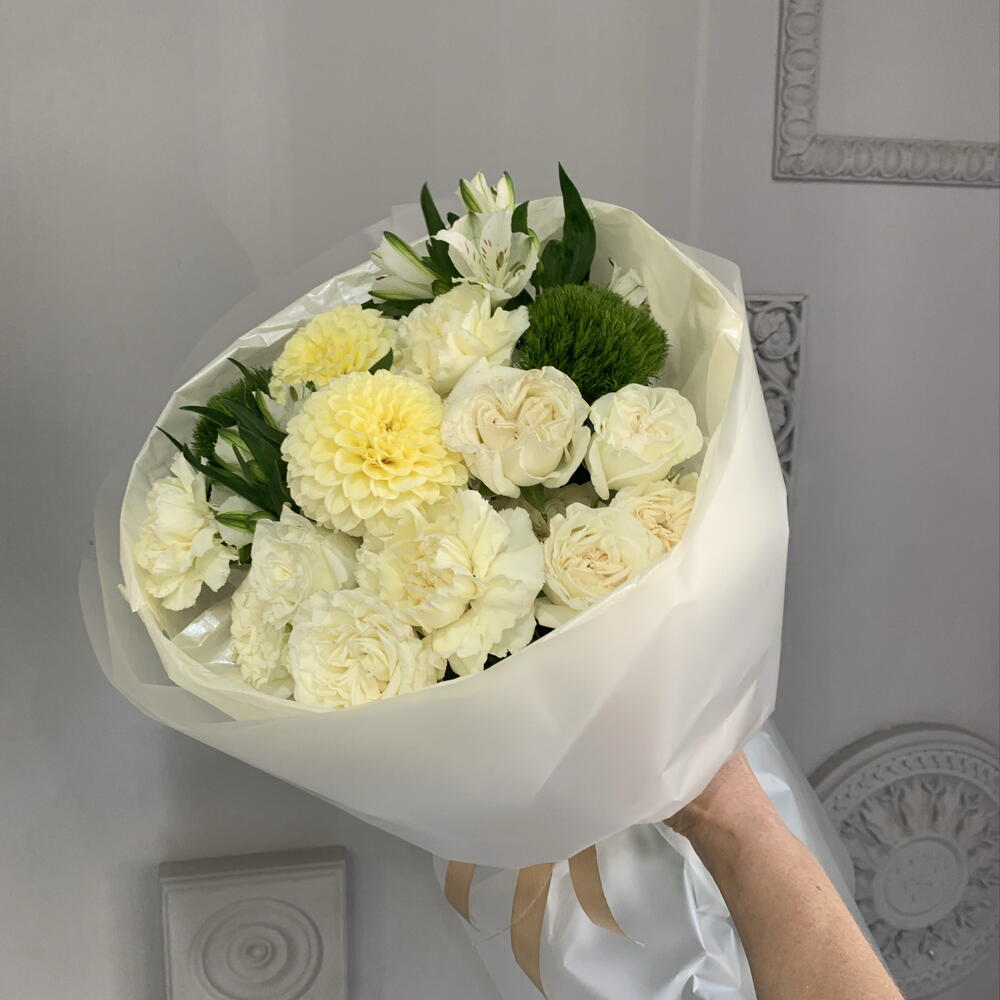 Букет с георгинами