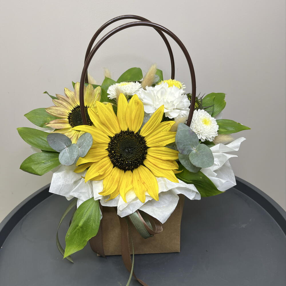 Солнечные подсолнухи в сумочке крафт🌻