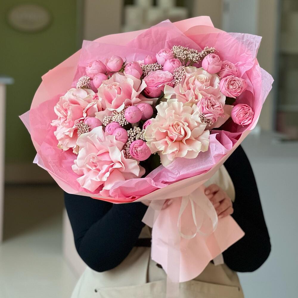 Розовый букет с французскими и пион. кустовыми розами