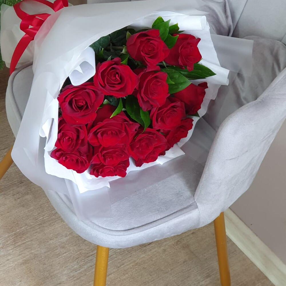 Букет из 15 красных роз