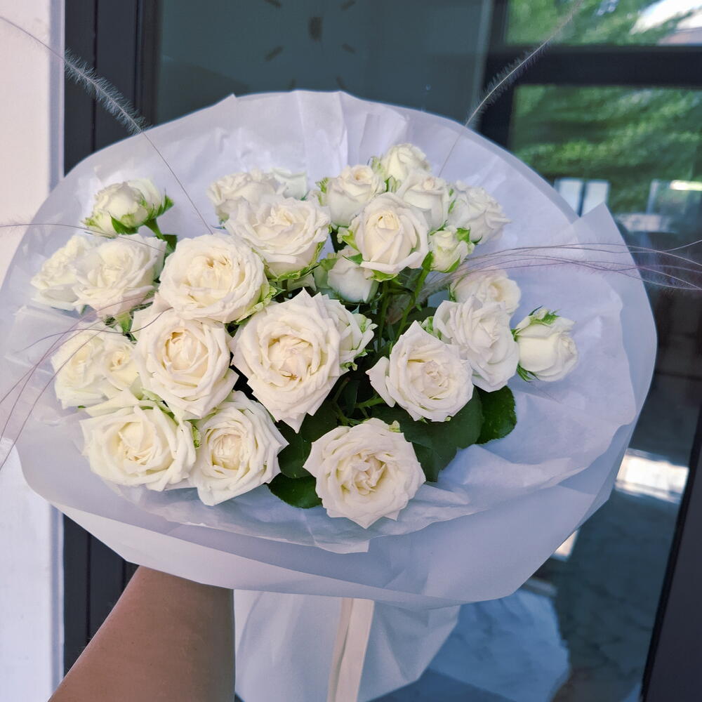 5 Roses, Flowers Tbilisi, Georgia, buy at a price of 125 GEL, Mono ...