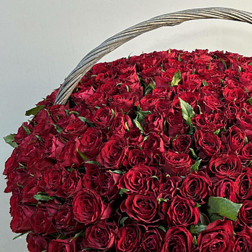 Композиция из 301 розы в корзине