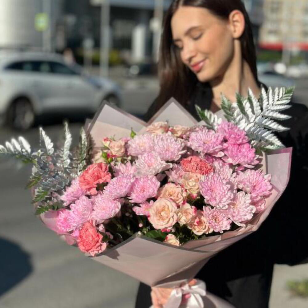 Букет  хризантема и кустовые ррозы