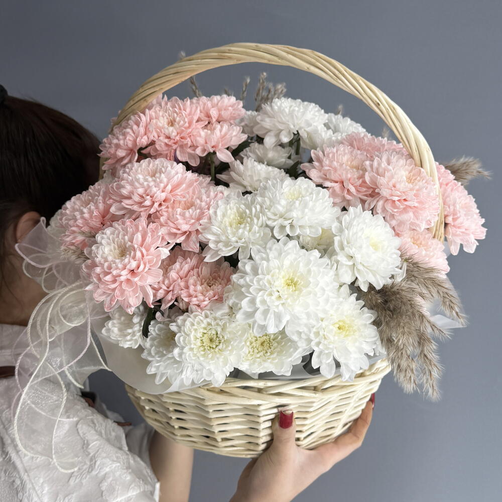 Нежная хризантема в красивой плетеной корзине🌸🩷