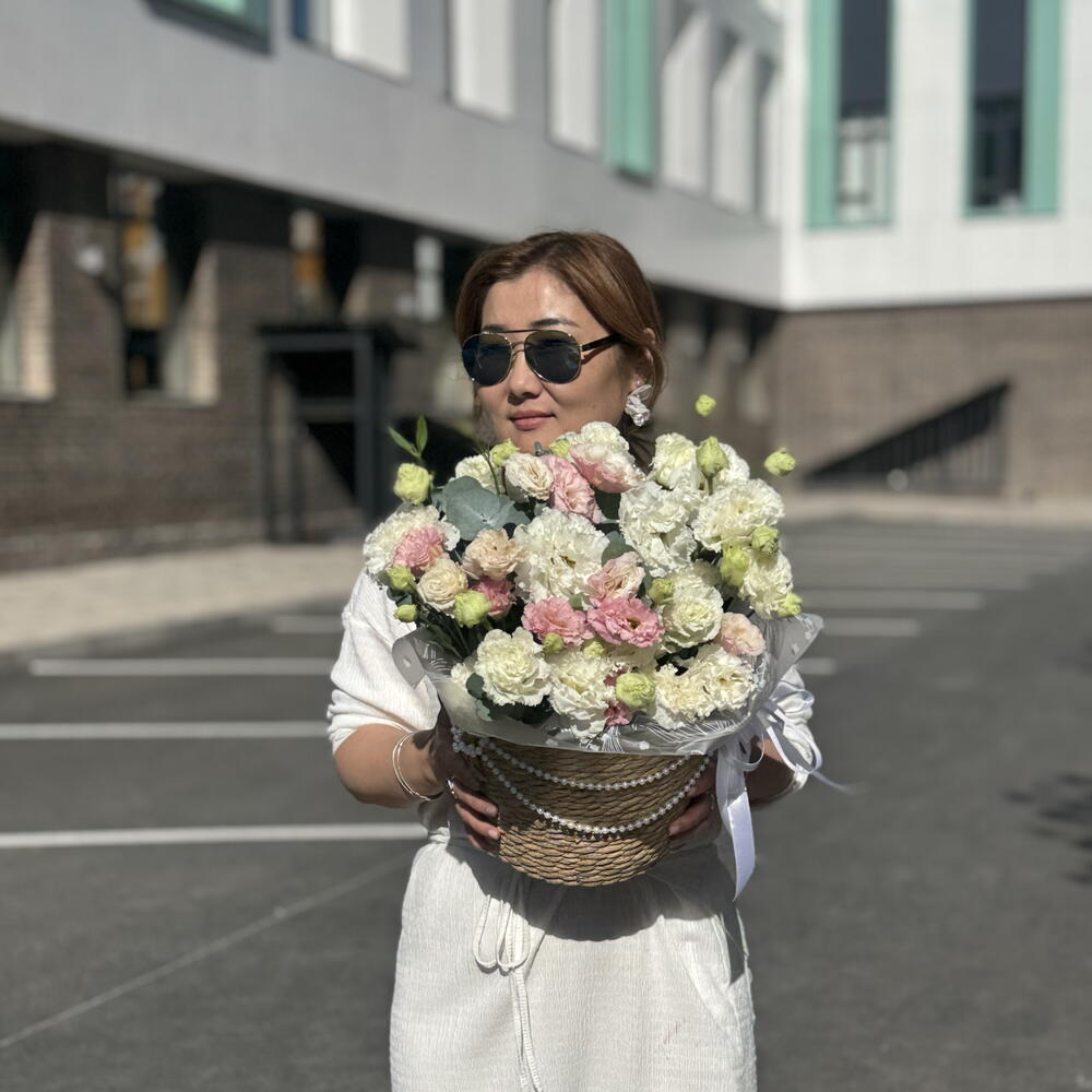 Корзина с эустомой М