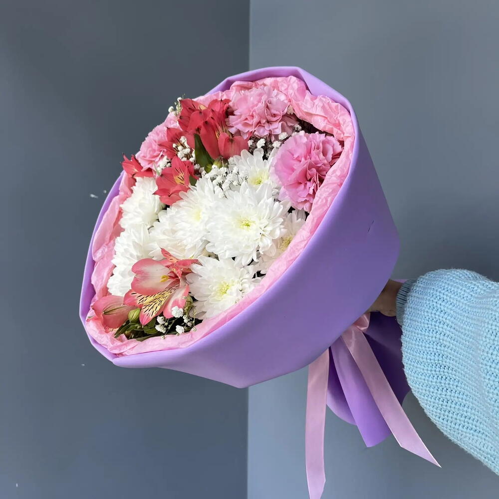 Стойкий с розовыми диантусами