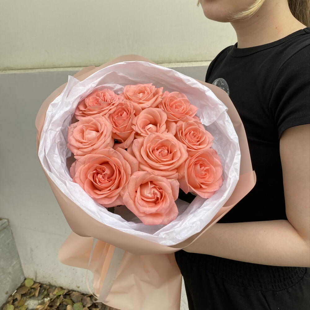 Шикарный букет из персиковых роз