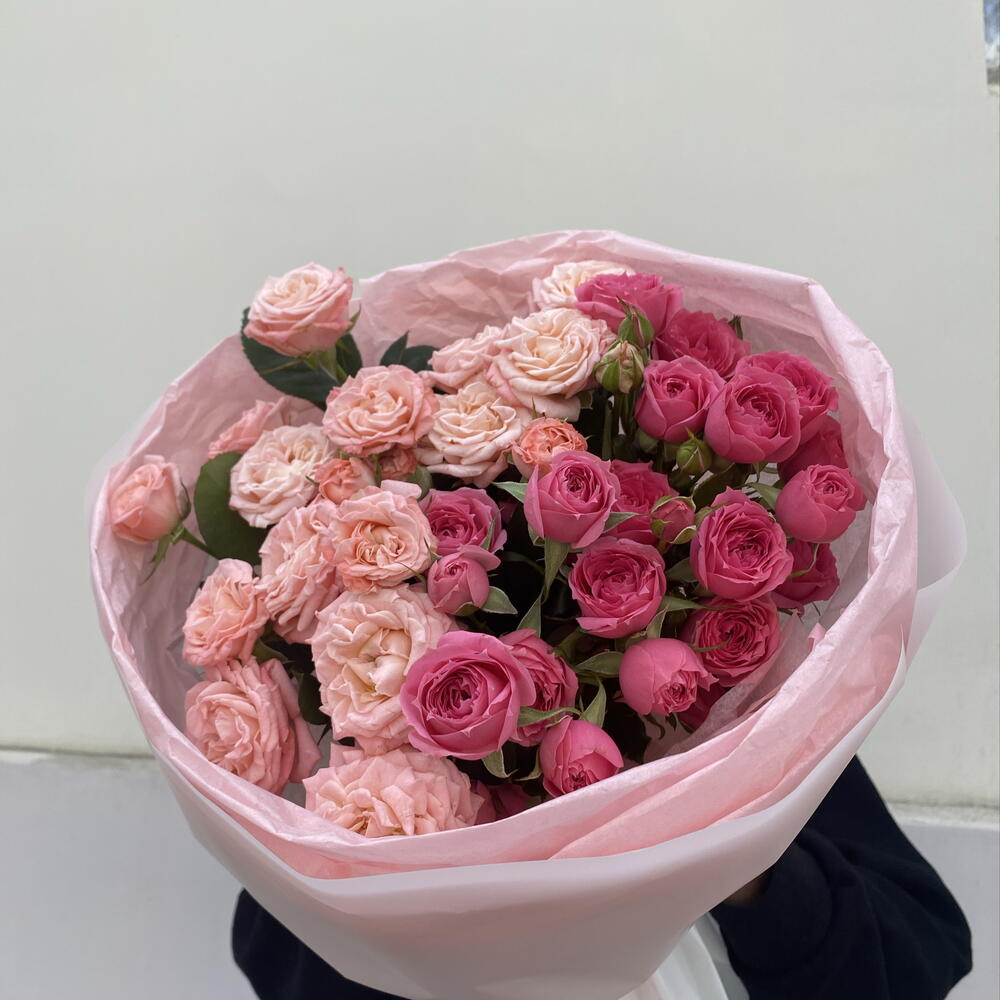 Сборный дуо букет из 9 кустовых роз 💛🩷